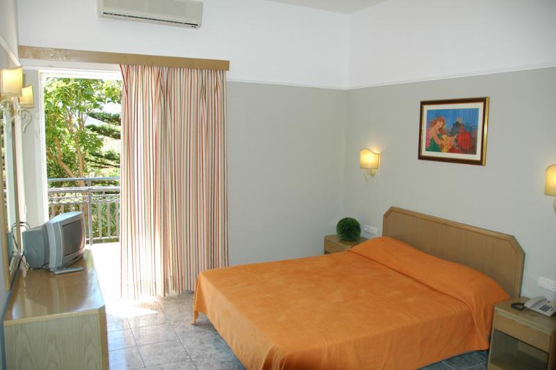 Vantaris Garden Paralia Kourna Exterior foto